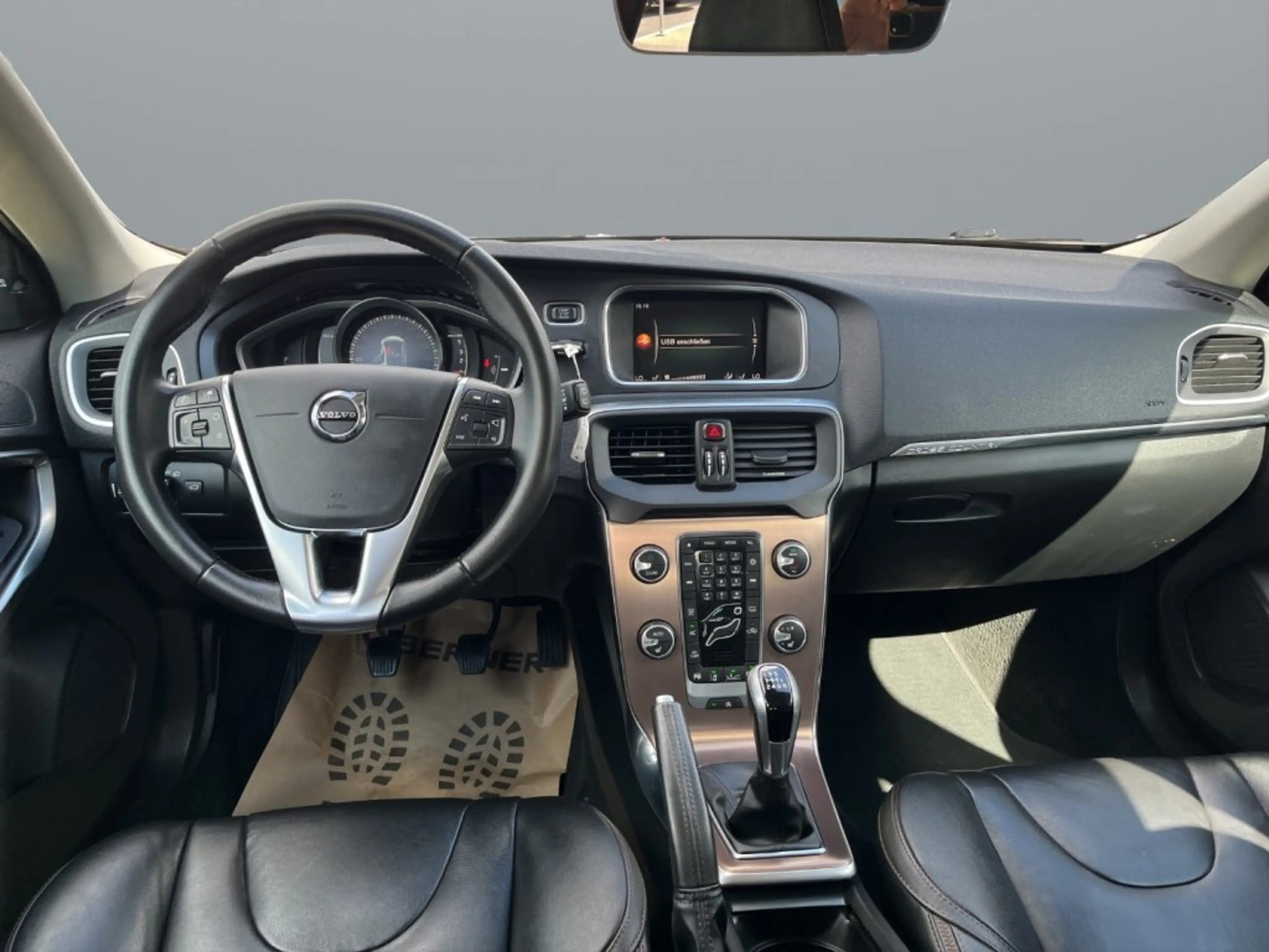 Volvo V40 CC — photo 13