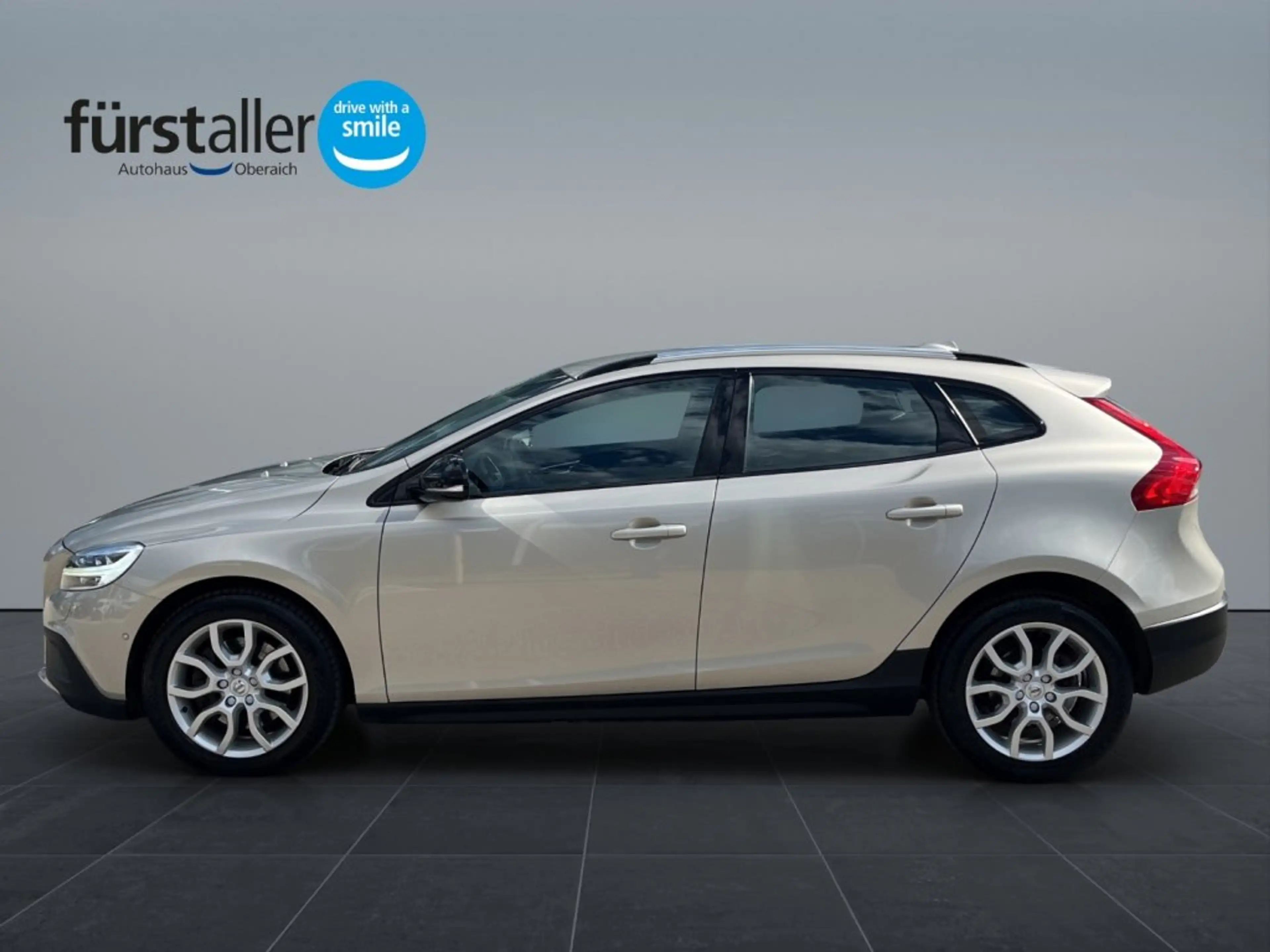 Volvo V40 CC — photo 8