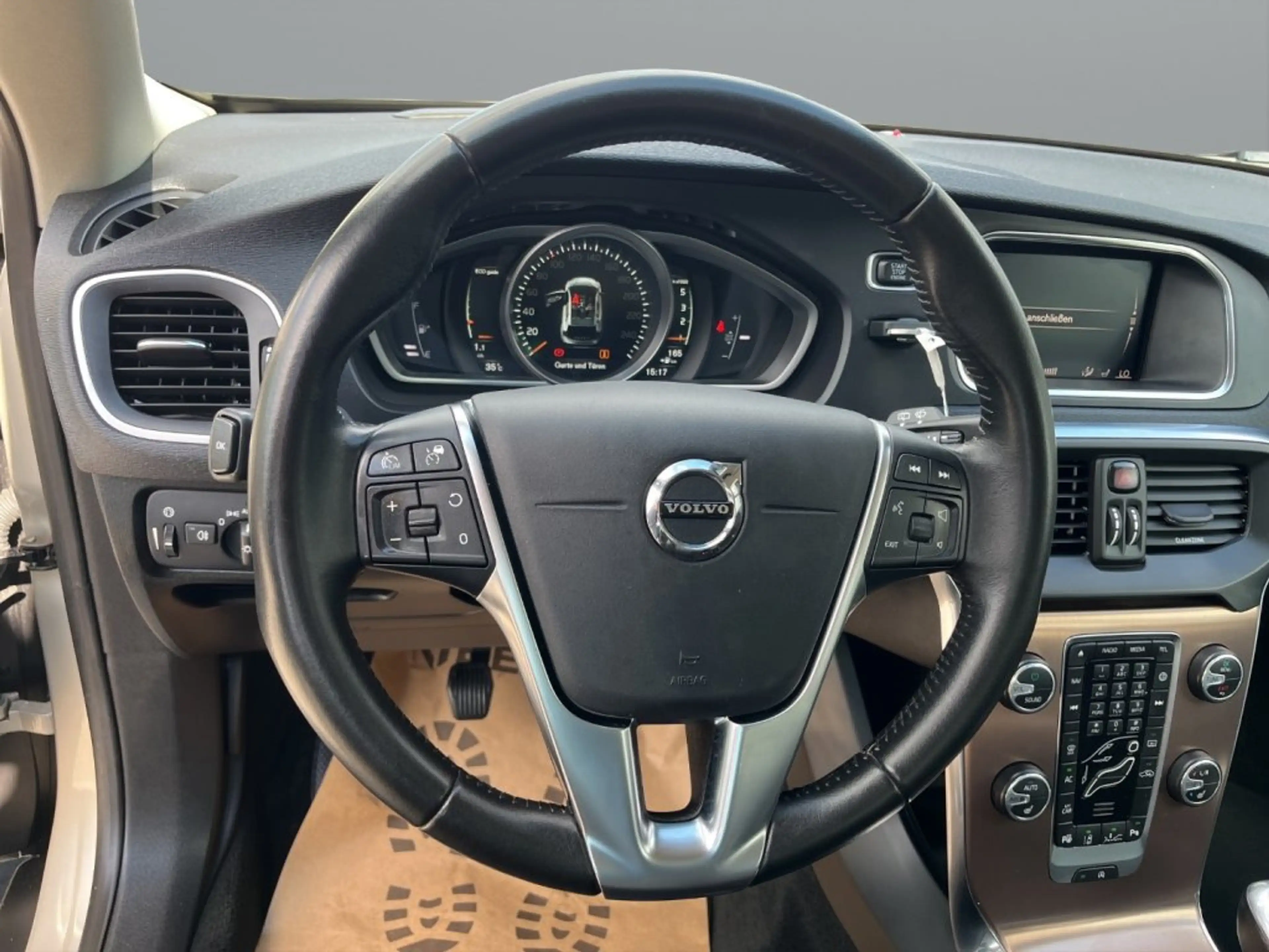 Volvo V40 CC — photo 14