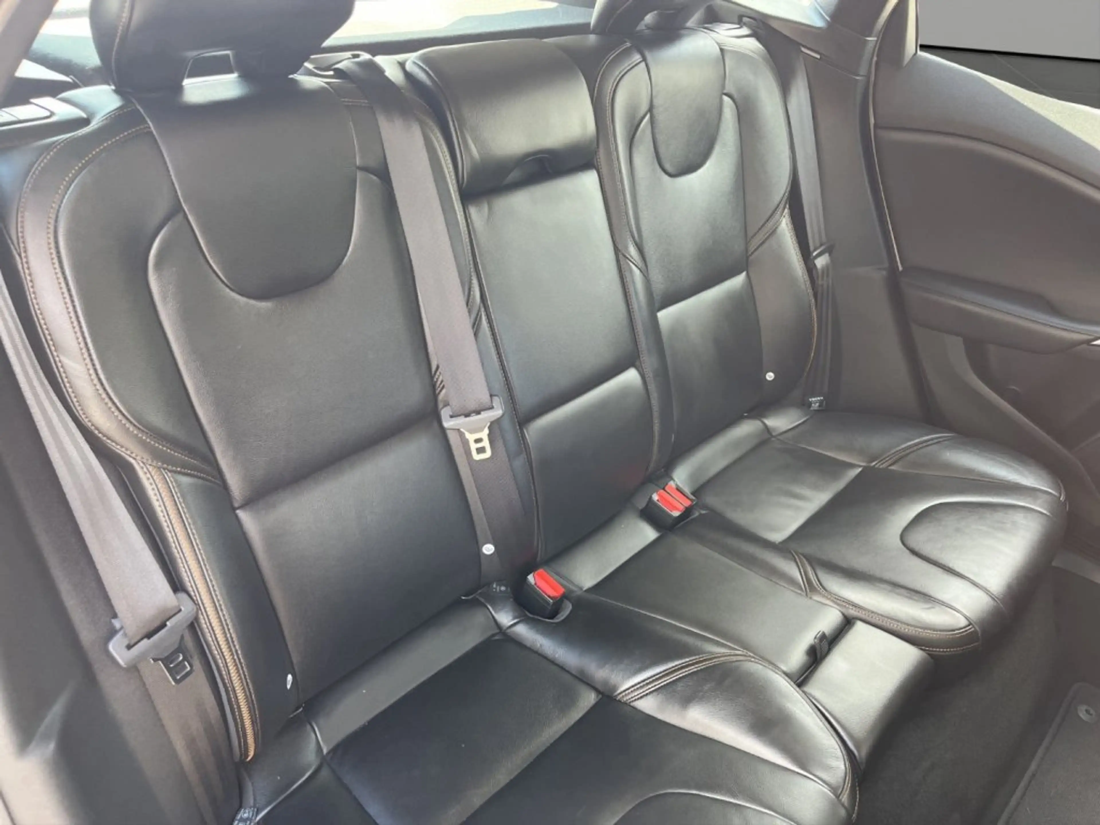 Volvo V40 CC — photo 11
