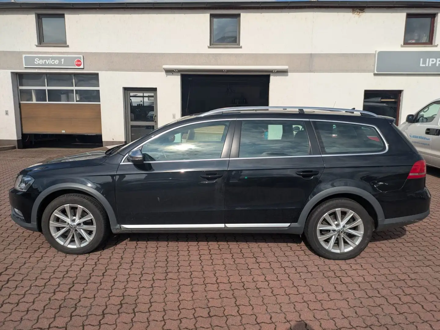 Volkswagen Passat Alltrack Variant 2.0TDI 140PS BMT 4Motion Schwarz - 2