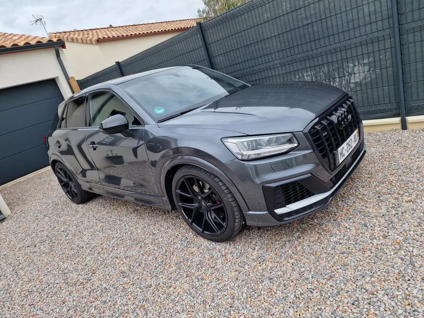 Audi SQ2 Gris - 2