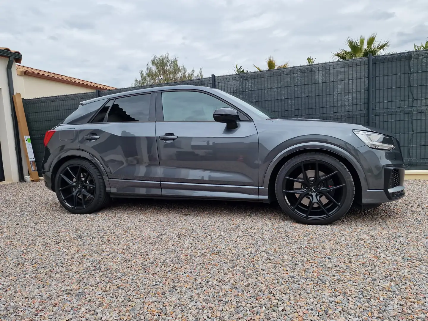 Audi SQ2 Gris - 1