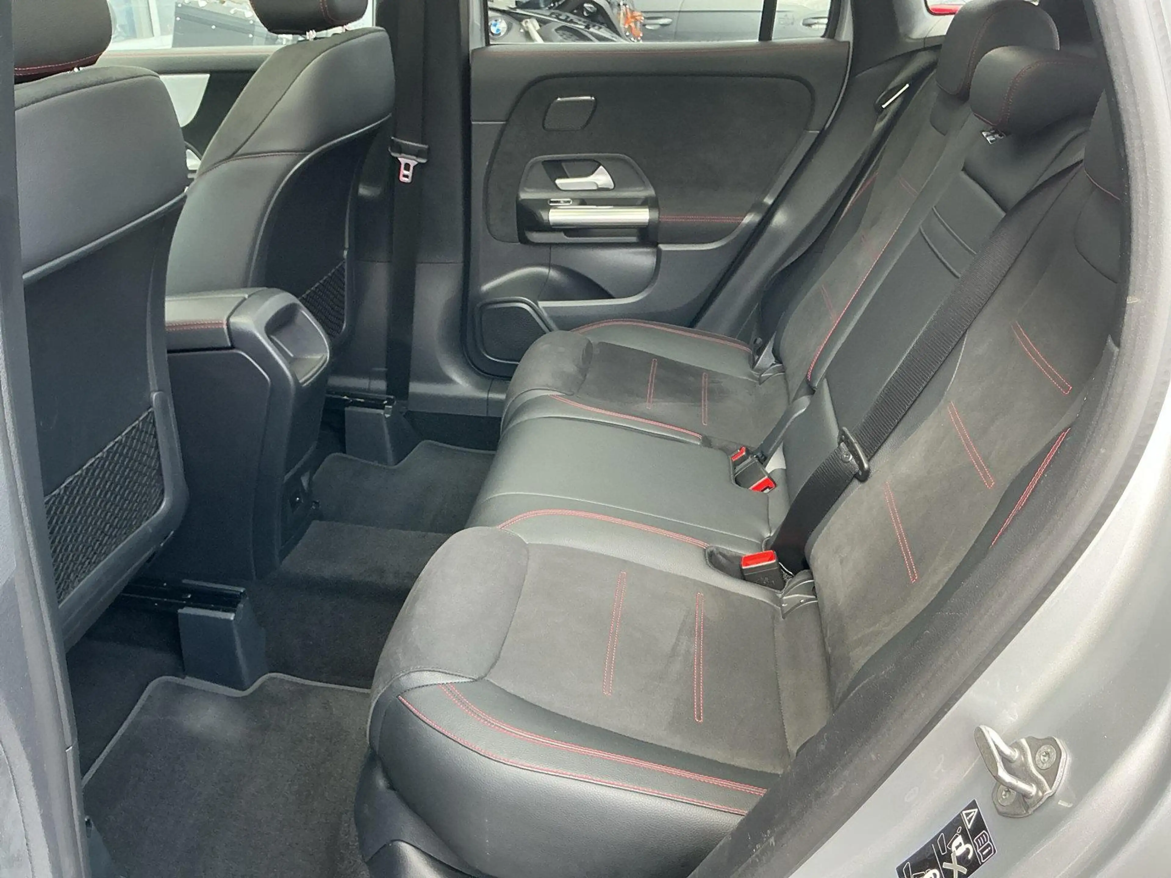 Mercedes-Benz GLA 250 AUT 4x4 AMG LED PAN BURMEST Apple&Andro — photo 11