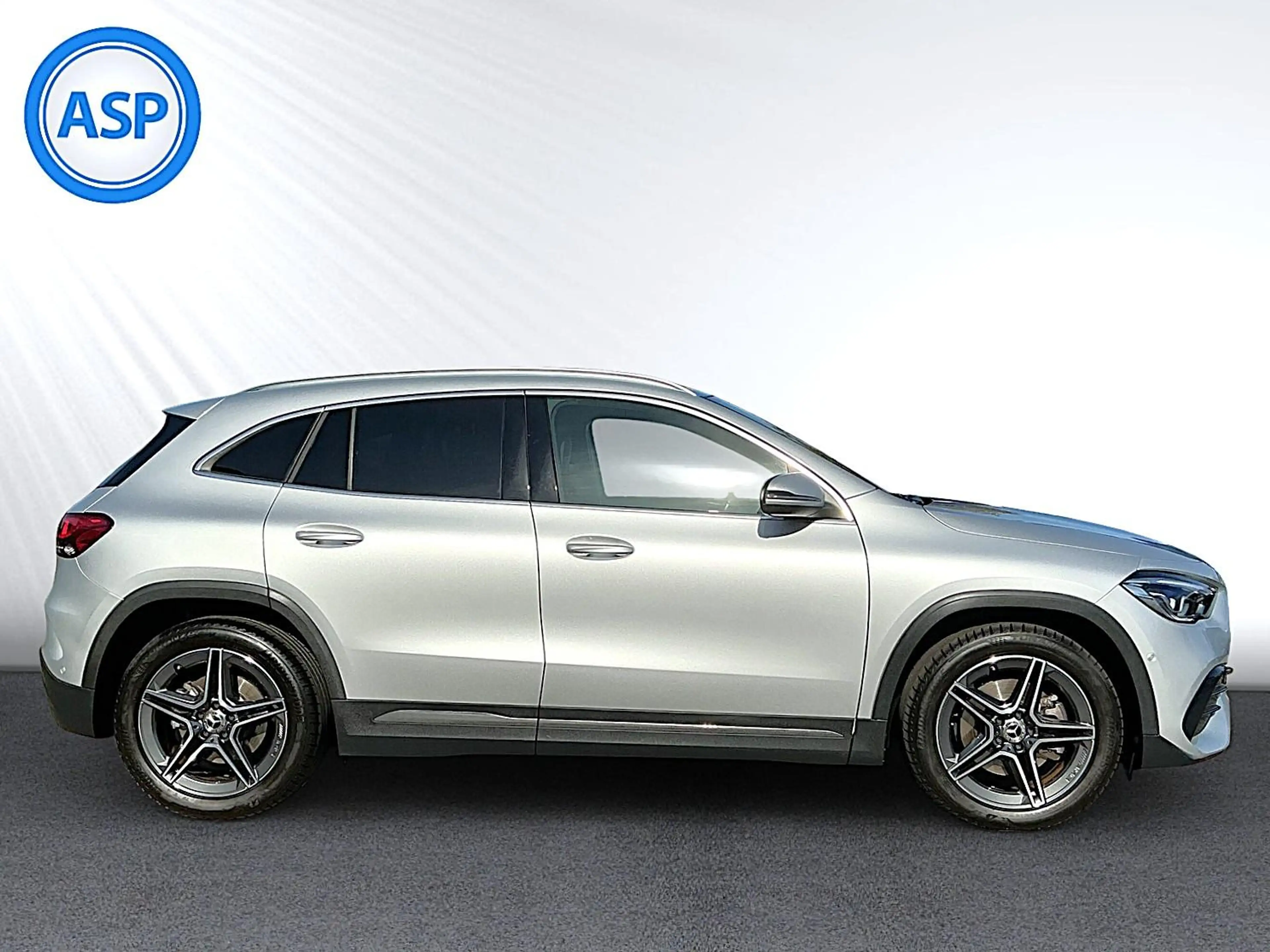 Mercedes-Benz GLA 250 AUT 4x4 AMG LED PAN BURMEST Apple&Andro — photo 4