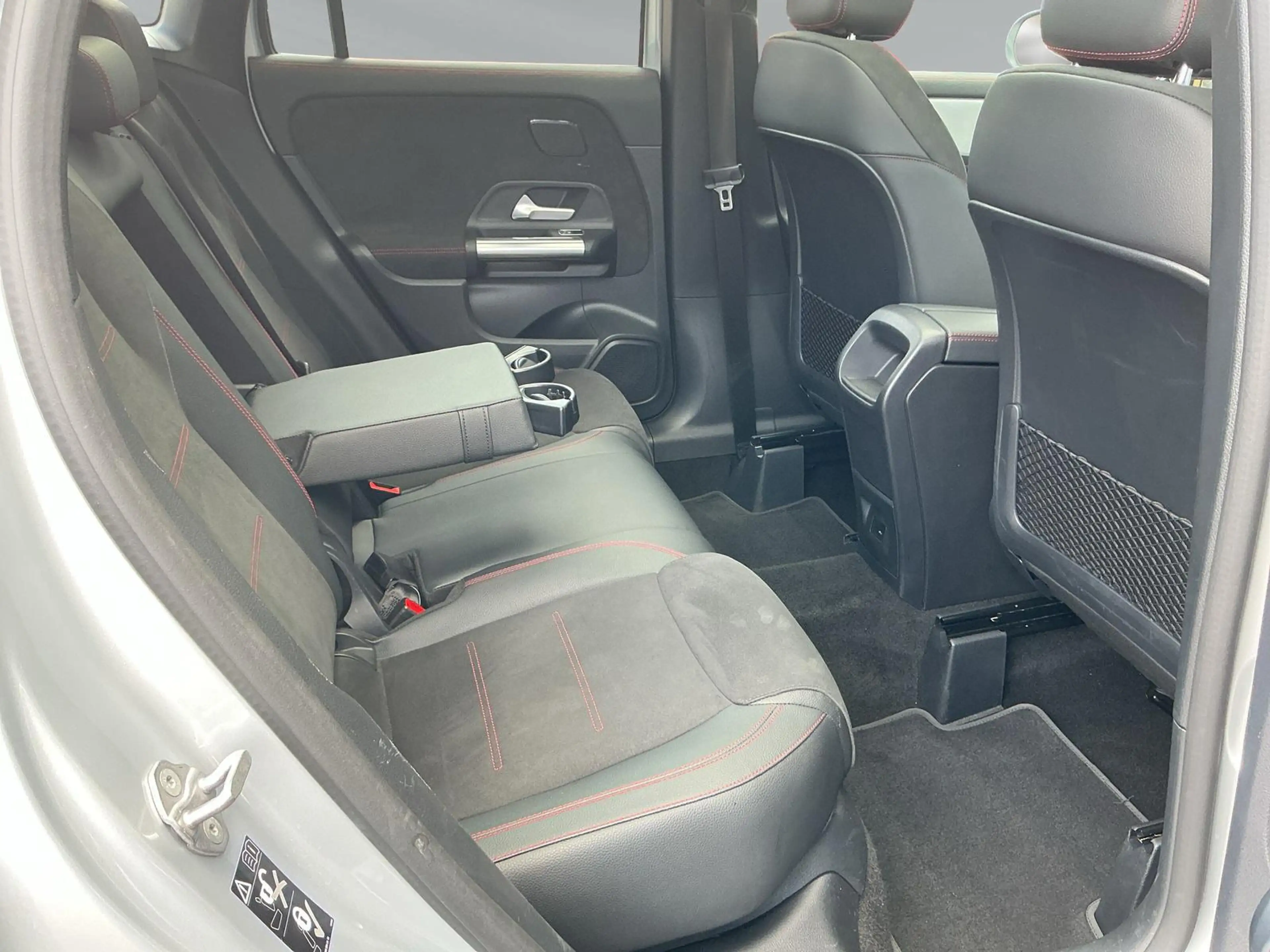 Mercedes-Benz GLA 250 AUT 4x4 AMG LED PAN BURMEST Apple&Andro — photo 12