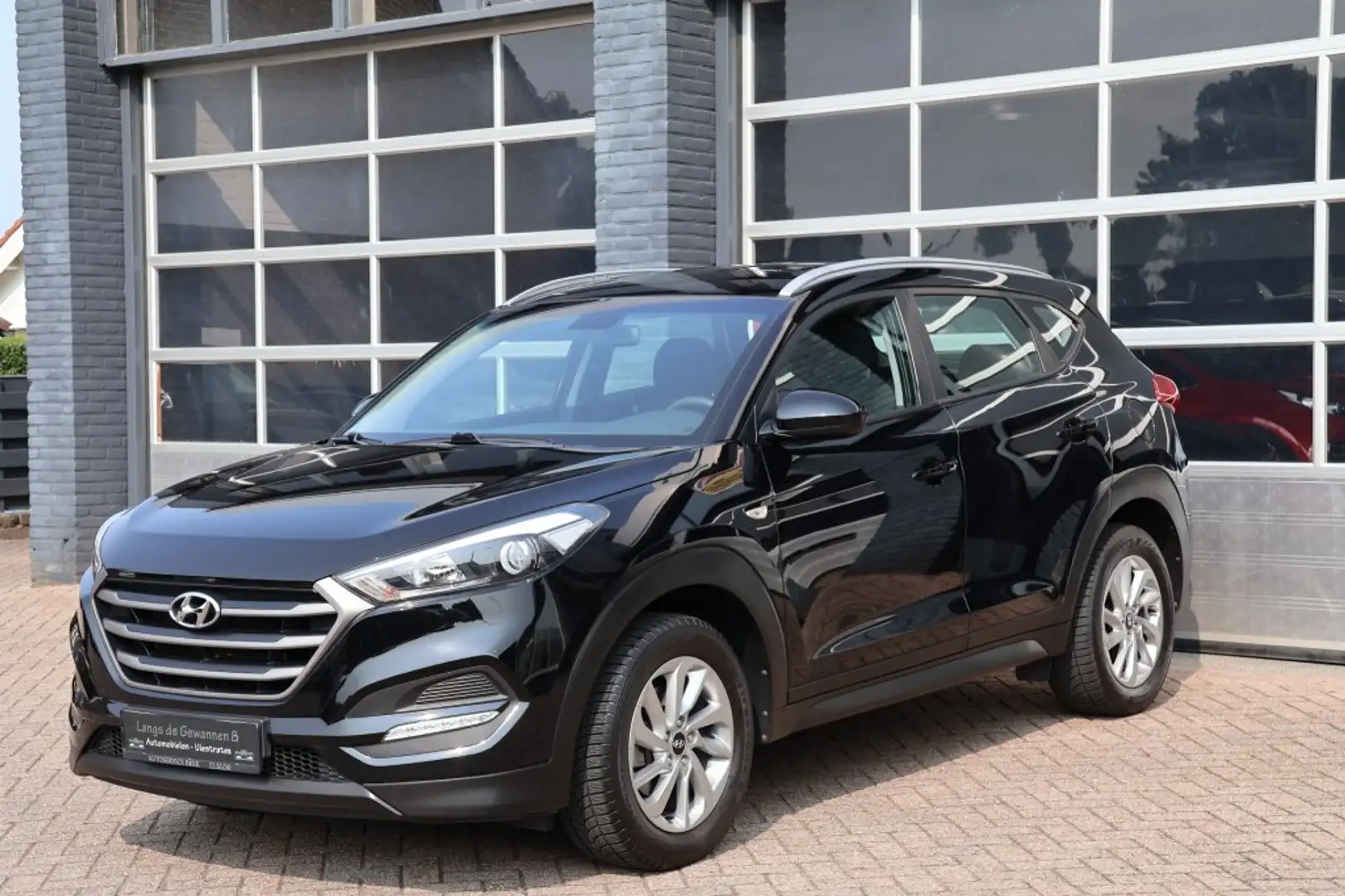 Hyundai TUCSON 1.6 T-Gdi comfort 177 pk, navigatie, camera Zwart - 1