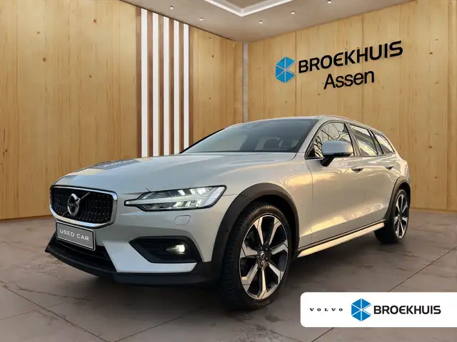 Volvo V60 Cross Country 2.0 B5 AWD Plus | Panoramisch schuif/ kanteldak |