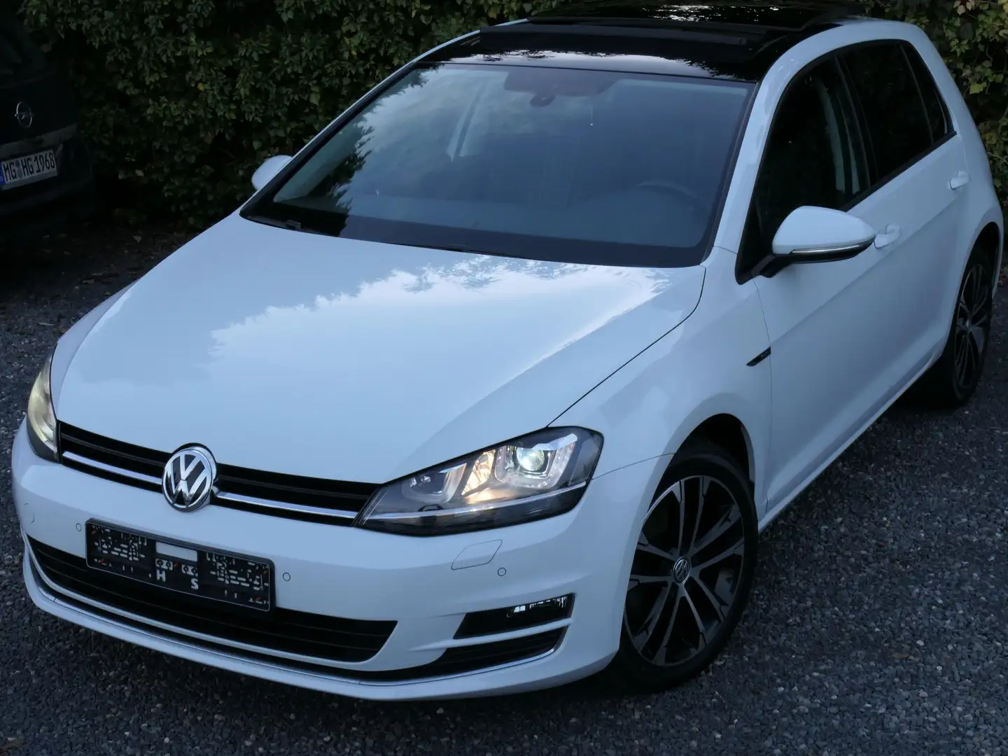 Volkswagen Golf LOUNGE-Panno+Auto+Navi+LED+PDC Wit - 1