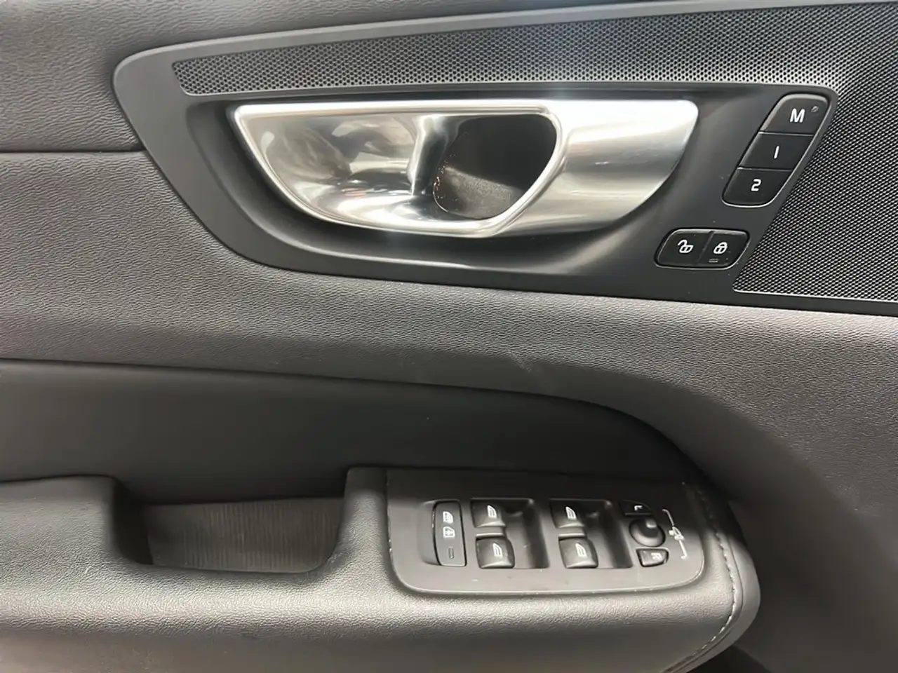 Volvo XC60 снимка Volvo XC60