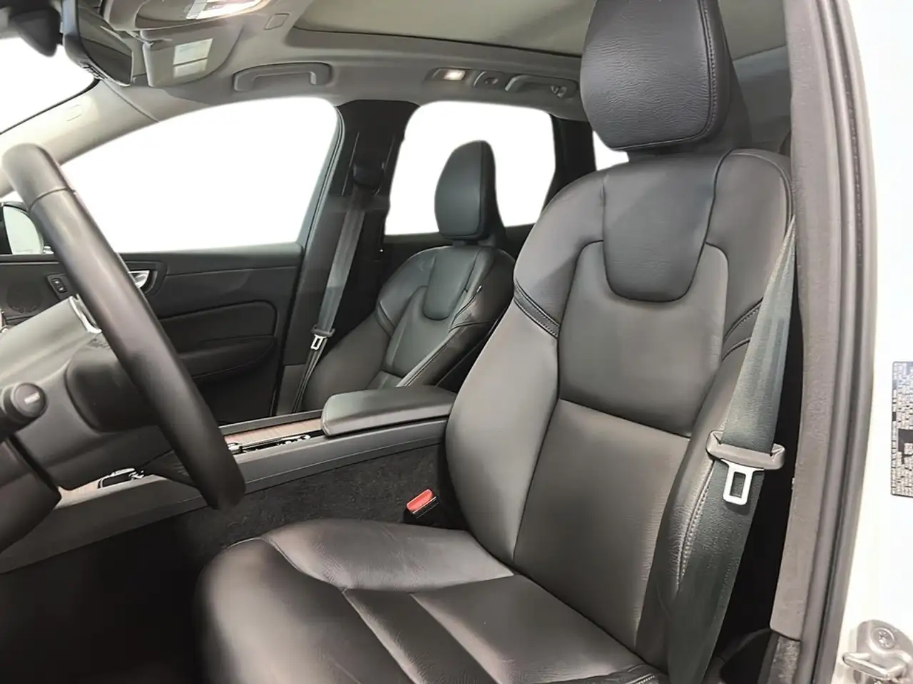 Volvo XC60 снимка Volvo XC60