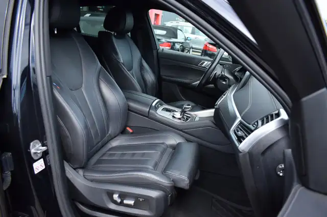 BMW X6 view 11