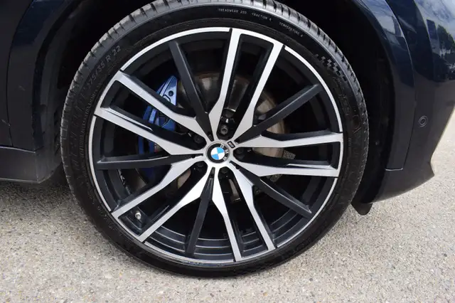 BMW X6 view 12