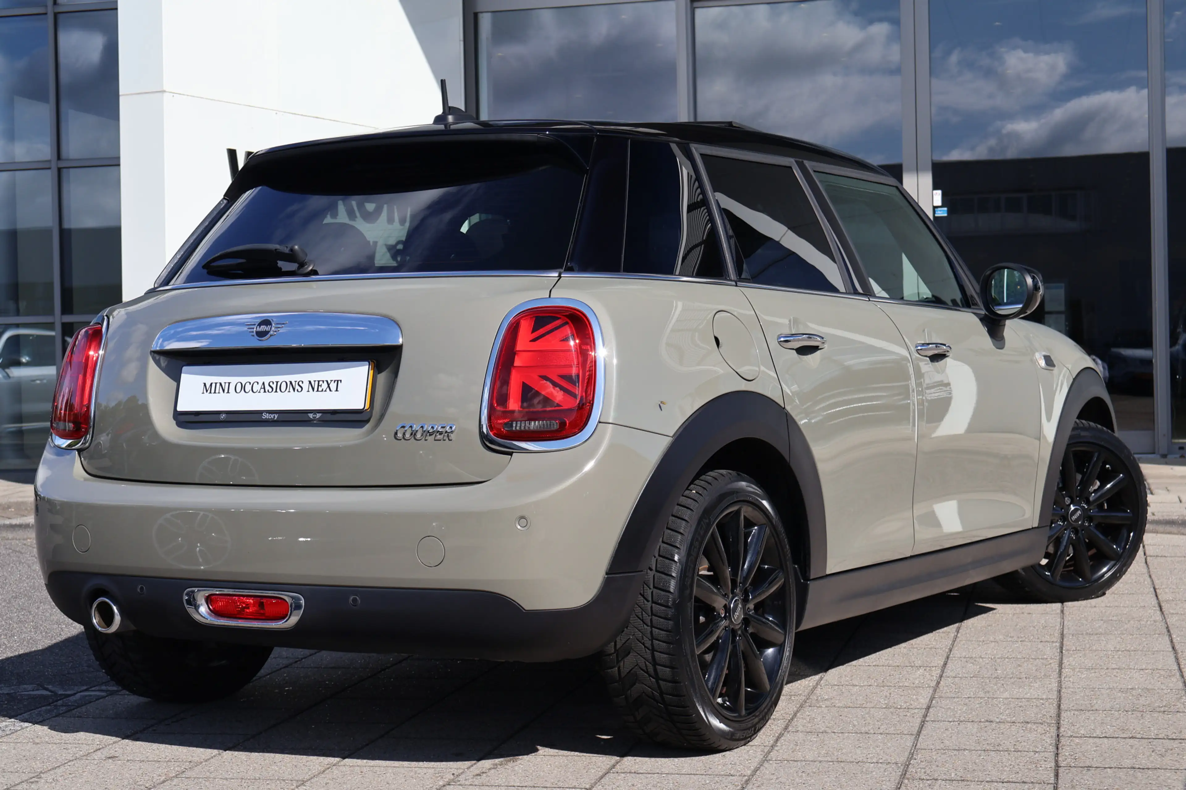 MINI Cooper Hatchback Salt / Panoramadak / Comfort Access / LE — photo 11