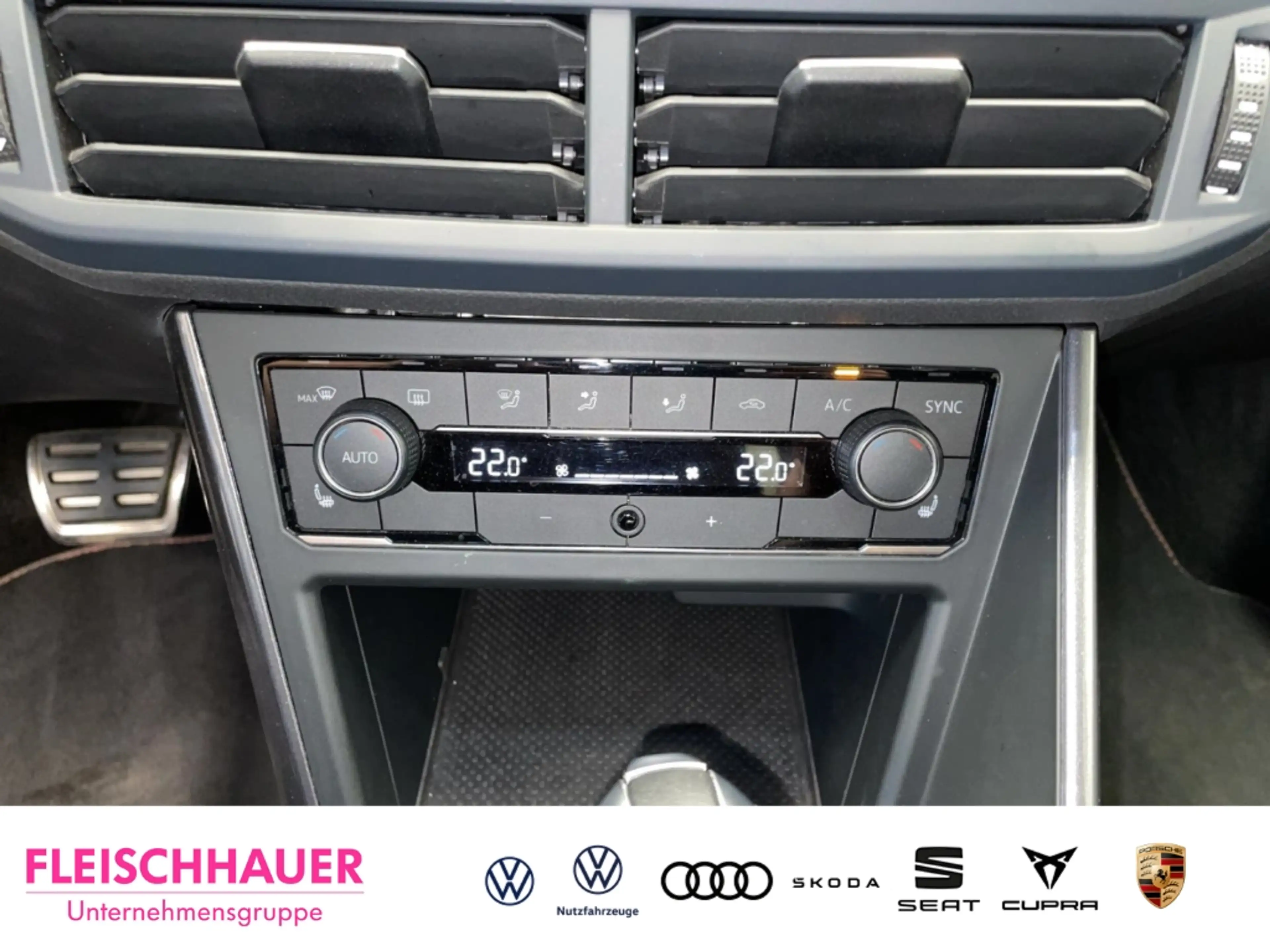Volkswagen Polo GTI VI 2,0 TSI LED Tel.-Vorb. Pano DAB SHZ Temp PDCv+h — photo 14