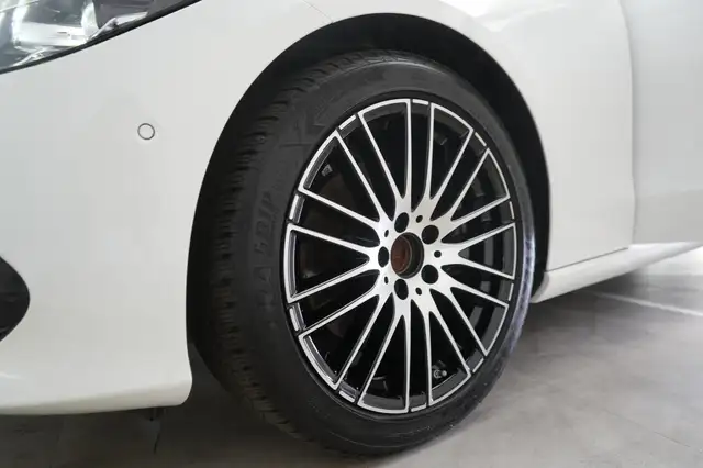 Mercedes-Benz C-Class view 30