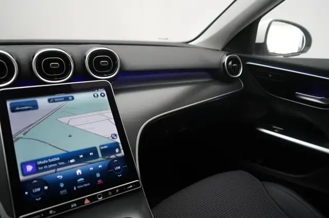 Mercedes-Benz C-Class view 23
