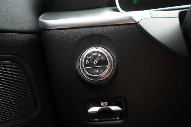 Mercedes-Benz C-Class view 22