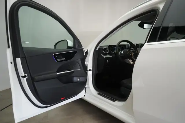 Mercedes-Benz 220 view 11