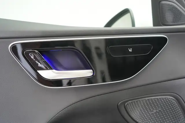 Mercedes-Benz C-Class view 24