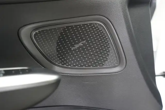 Mercedes-Benz C-Class view 26
