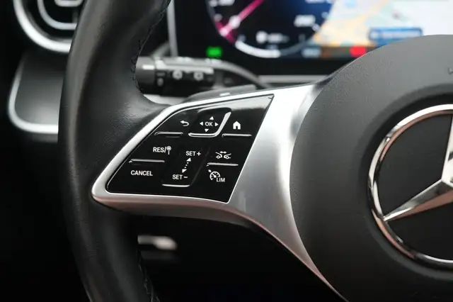 Mercedes-Benz C-Class view 18
