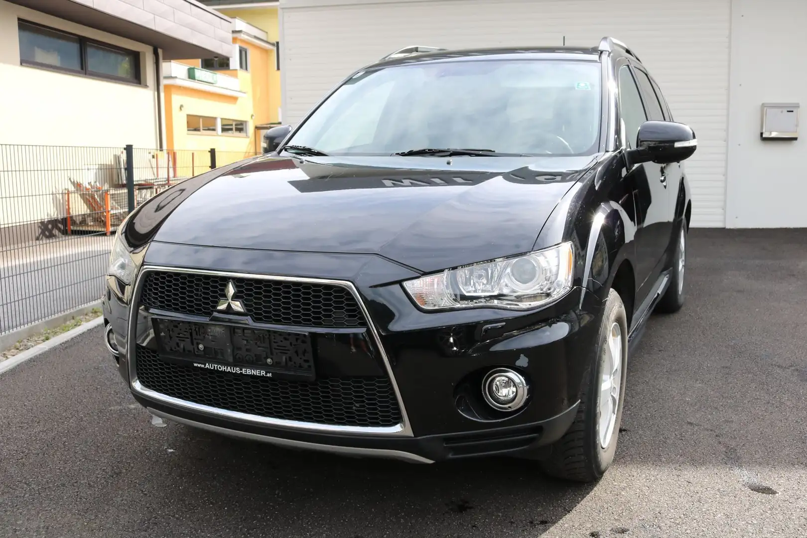 Mitsubishi Outlander 2,2 DI-D Intense+ Schwarz - 1