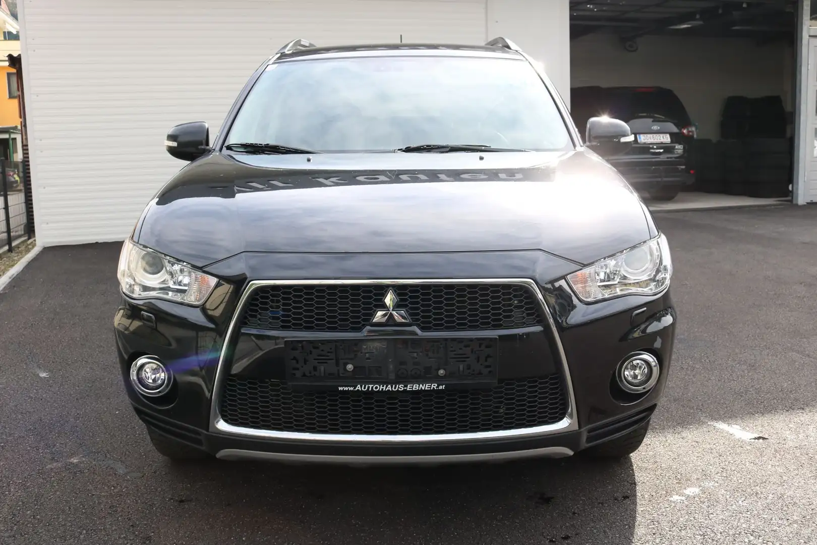 Mitsubishi Outlander 2,2 DI-D Intense+ Schwarz - 2