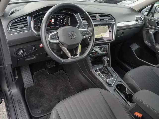 Volkswagen Tiguan Allspace view 9