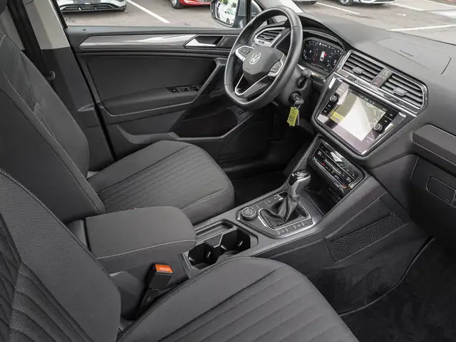 Volkswagen Tiguan Allspace view 8