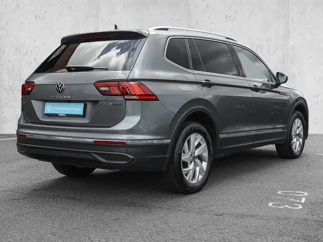 Volkswagen Tiguan Allspace view 4