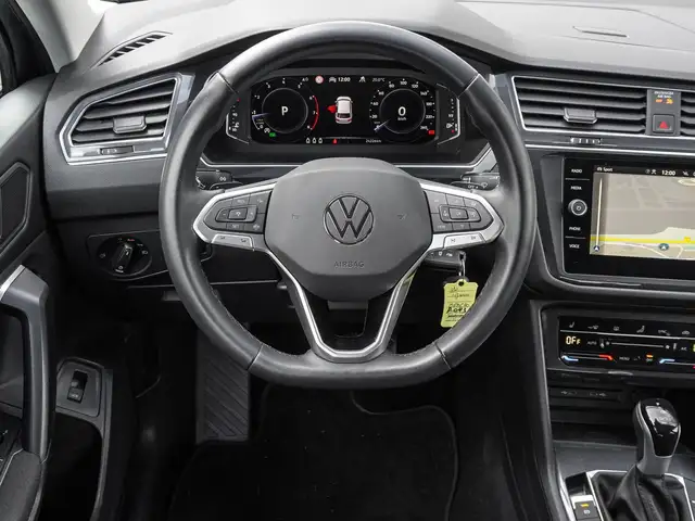 Volkswagen Tiguan Allspace view 11