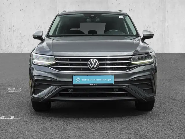 Volkswagen Tiguan Allspace view 3