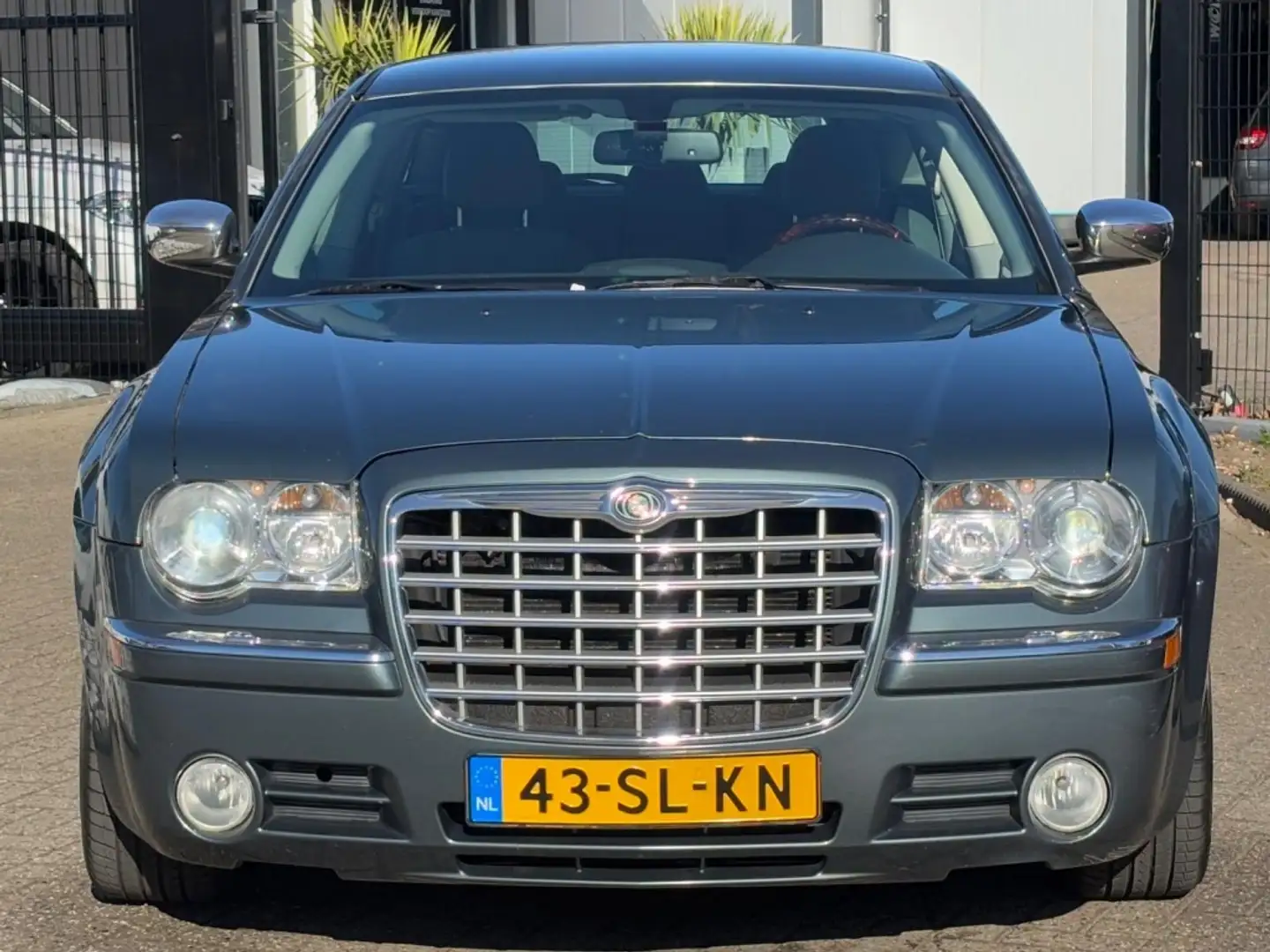 Chrysler 300C Touring 3.0 V6 CRD Youngtimer NL Auto 1E Eigenaar Grijs - 2