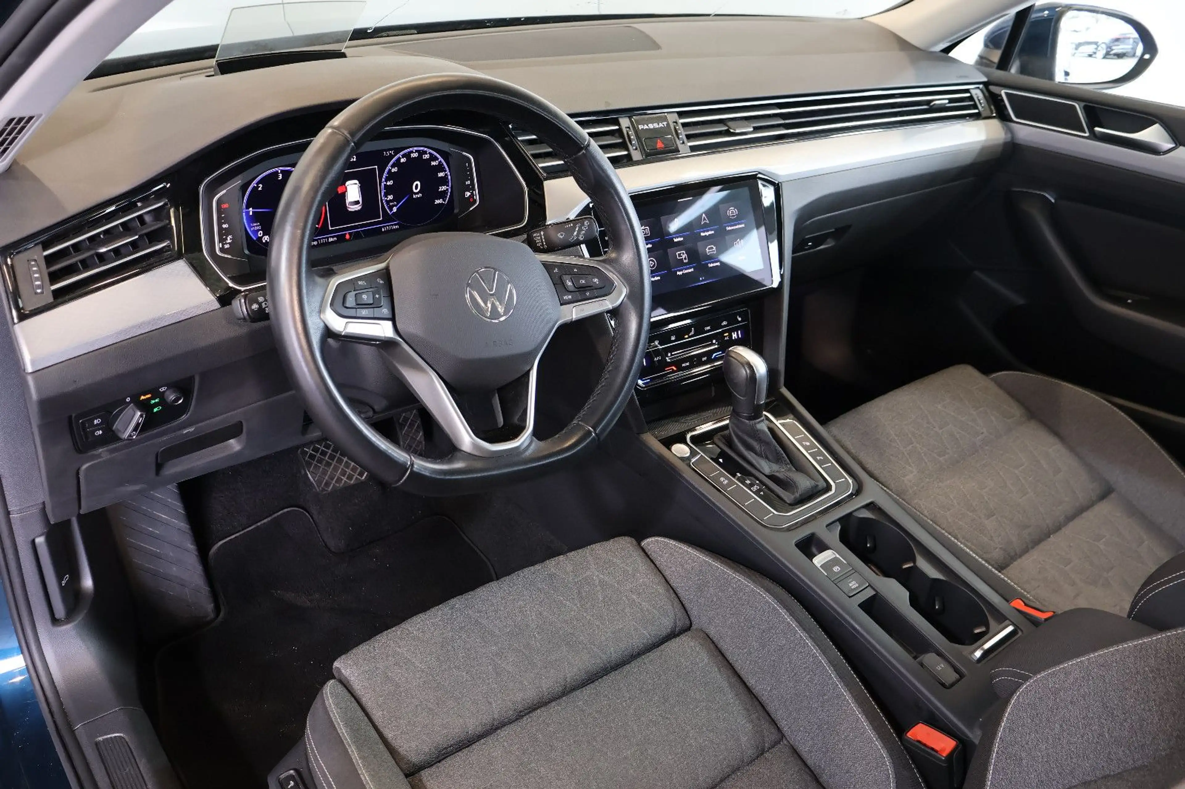 Volkswagen Passat Variant Passat 2.0 TDI Business HUD+AID+MATRIX+PANO+AHK — photo 11