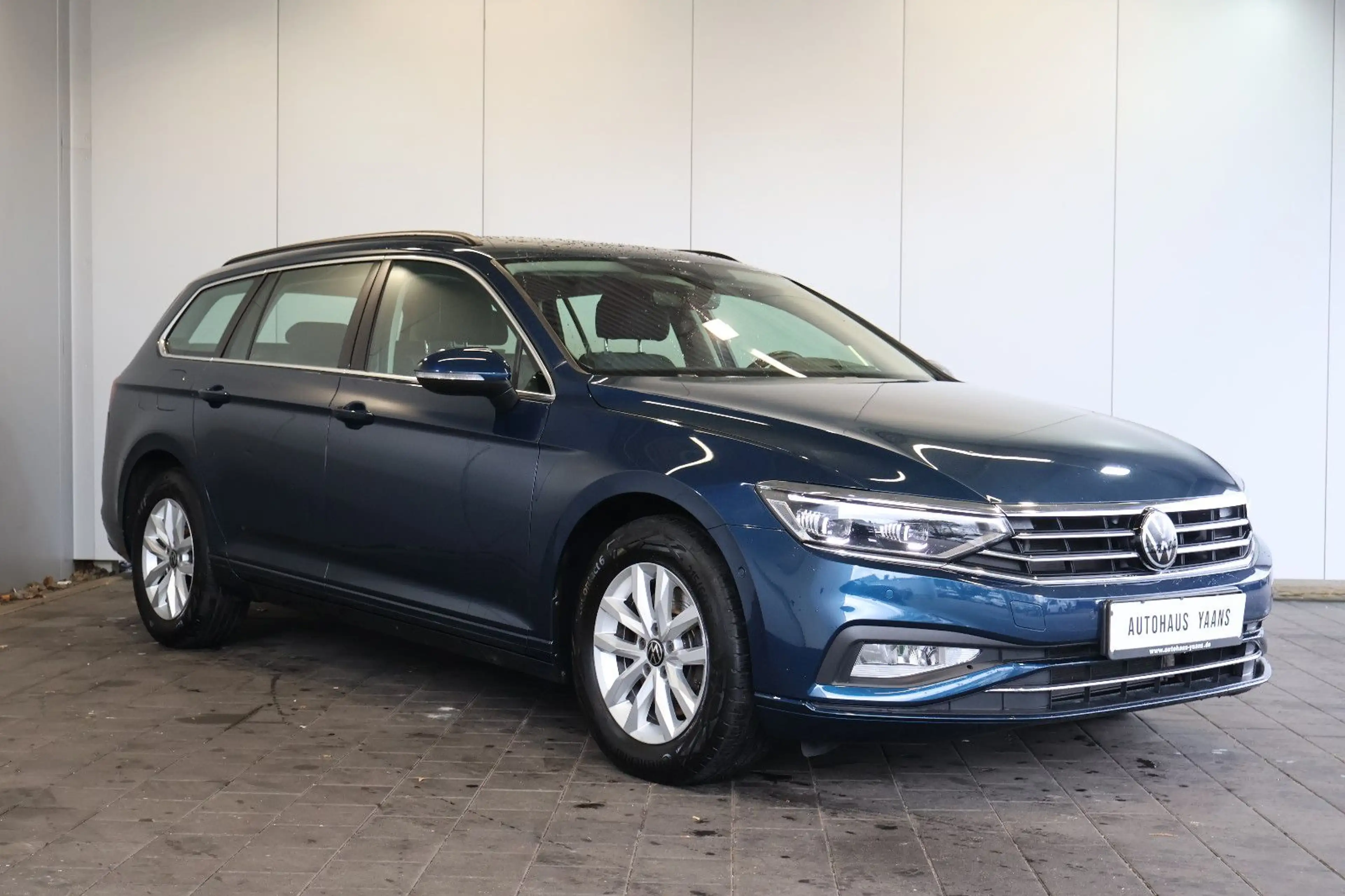 Volkswagen Passat Variant Passat 2.0 TDI Business HUD+AID+MATRIX+PANO+AHK — photo 3