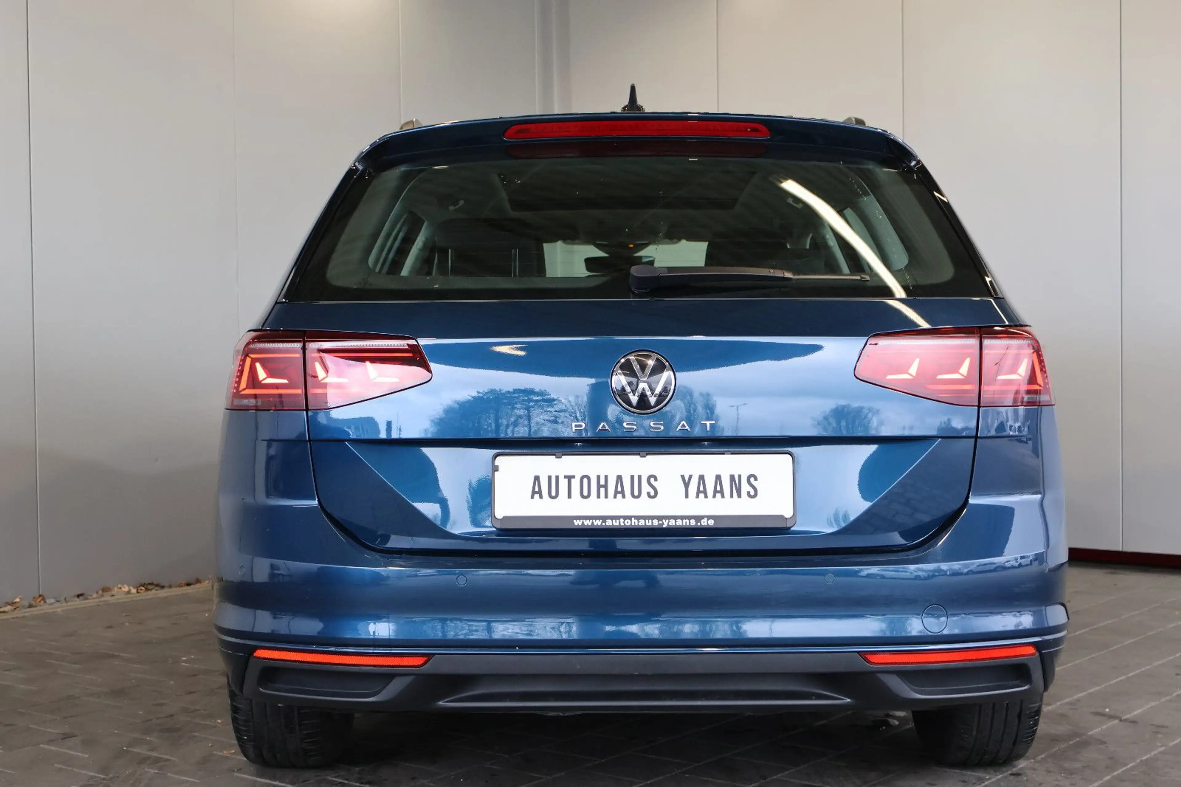 Volkswagen Passat Variant Passat 2.0 TDI Business HUD+AID+MATRIX+PANO+AHK — photo 5