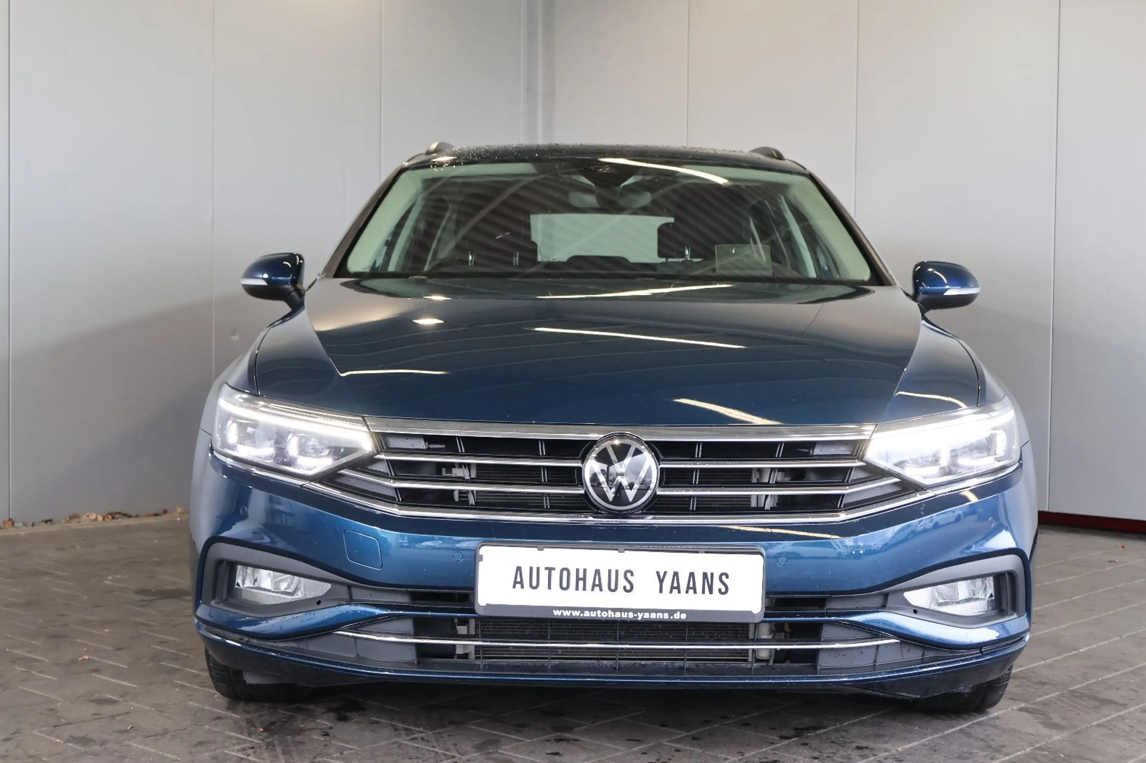 Volkswagen Passat Variant Passat 2.0 TDI Business HUD+AID+MATRIX+PANO+AHK — photo 2