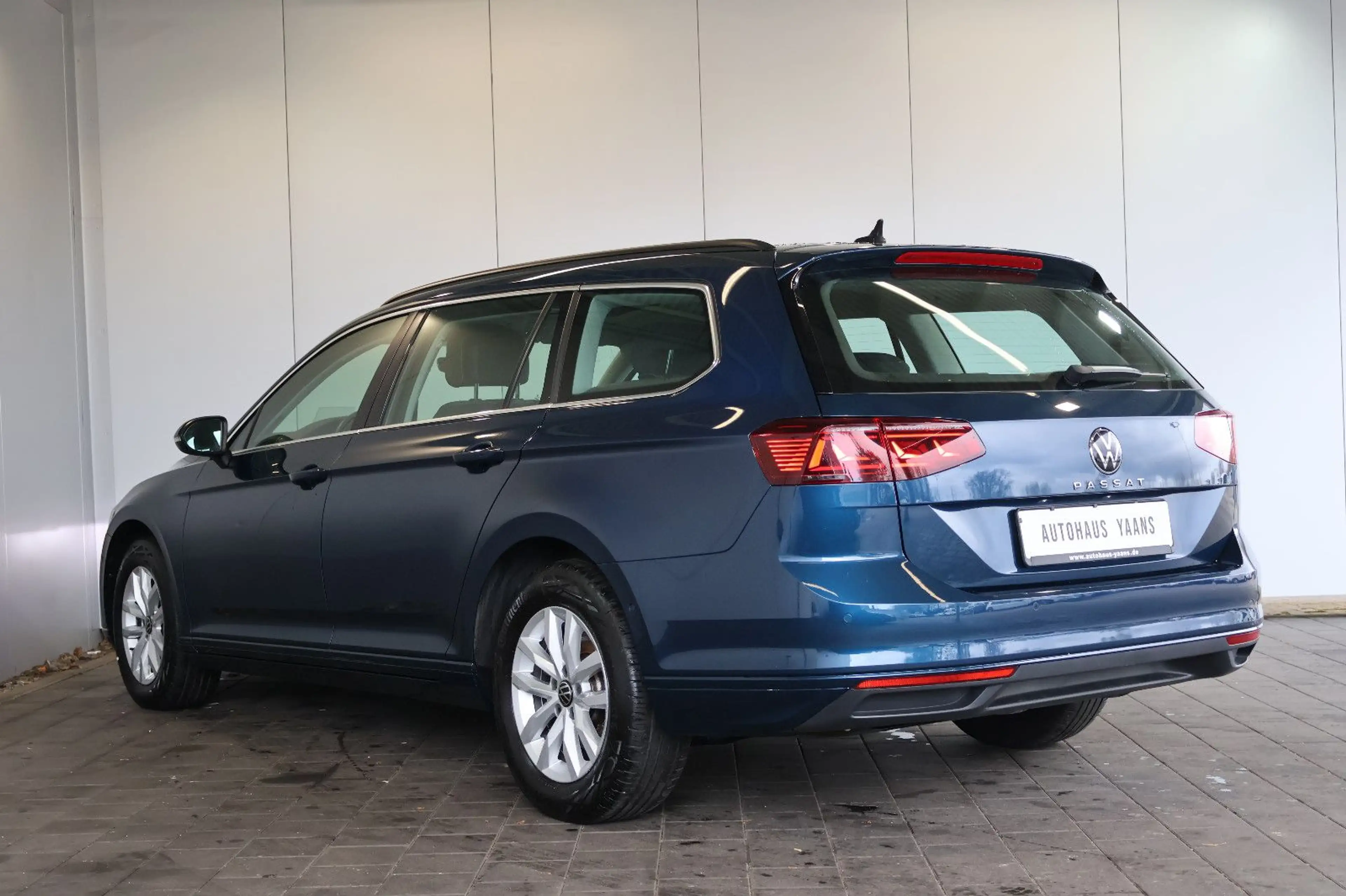Volkswagen Passat Variant Passat 2.0 TDI Business HUD+AID+MATRIX+PANO+AHK — photo 6