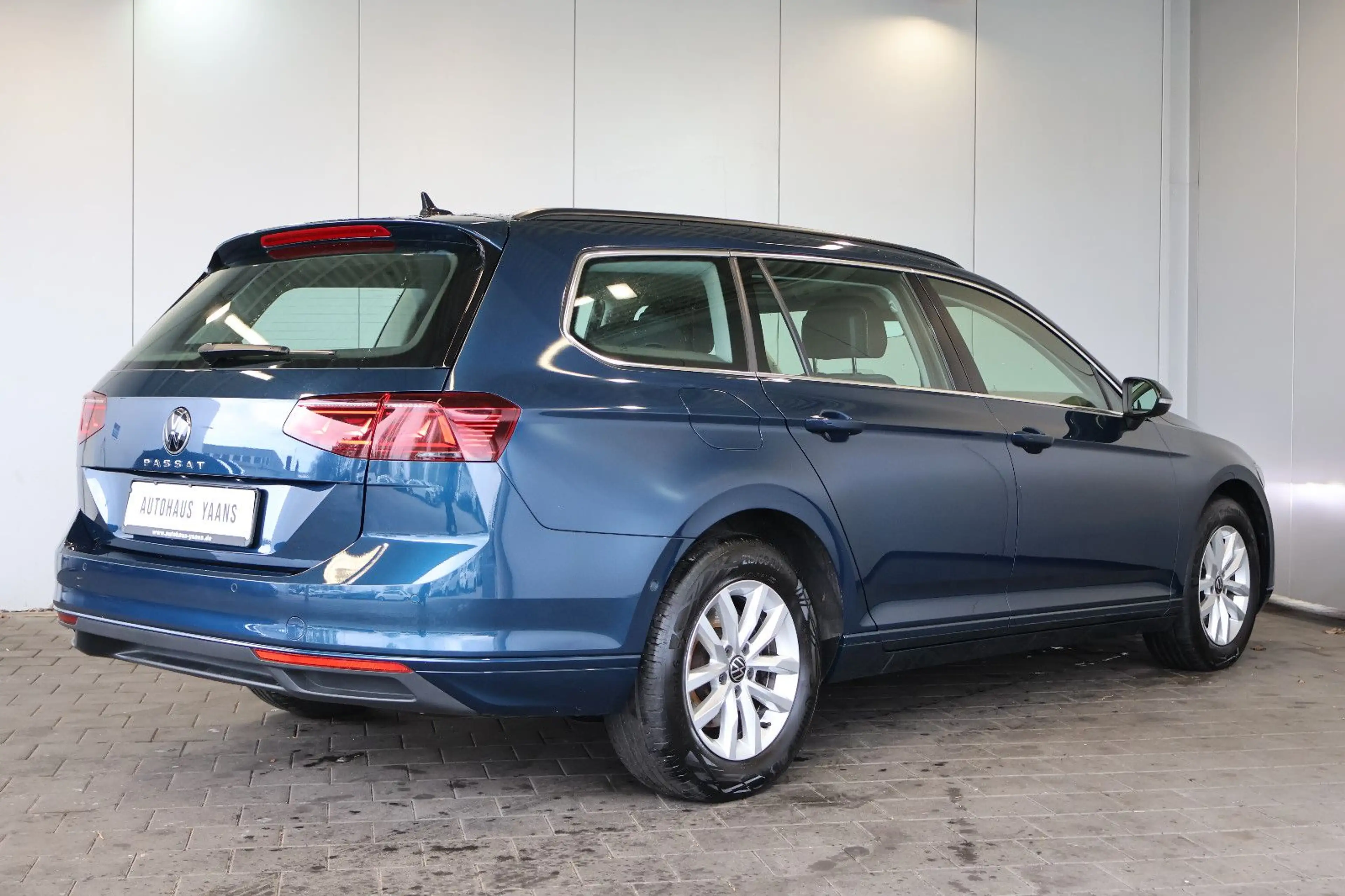 Volkswagen Passat Variant Passat 2.0 TDI Business HUD+AID+MATRIX+PANO+AHK — photo 4