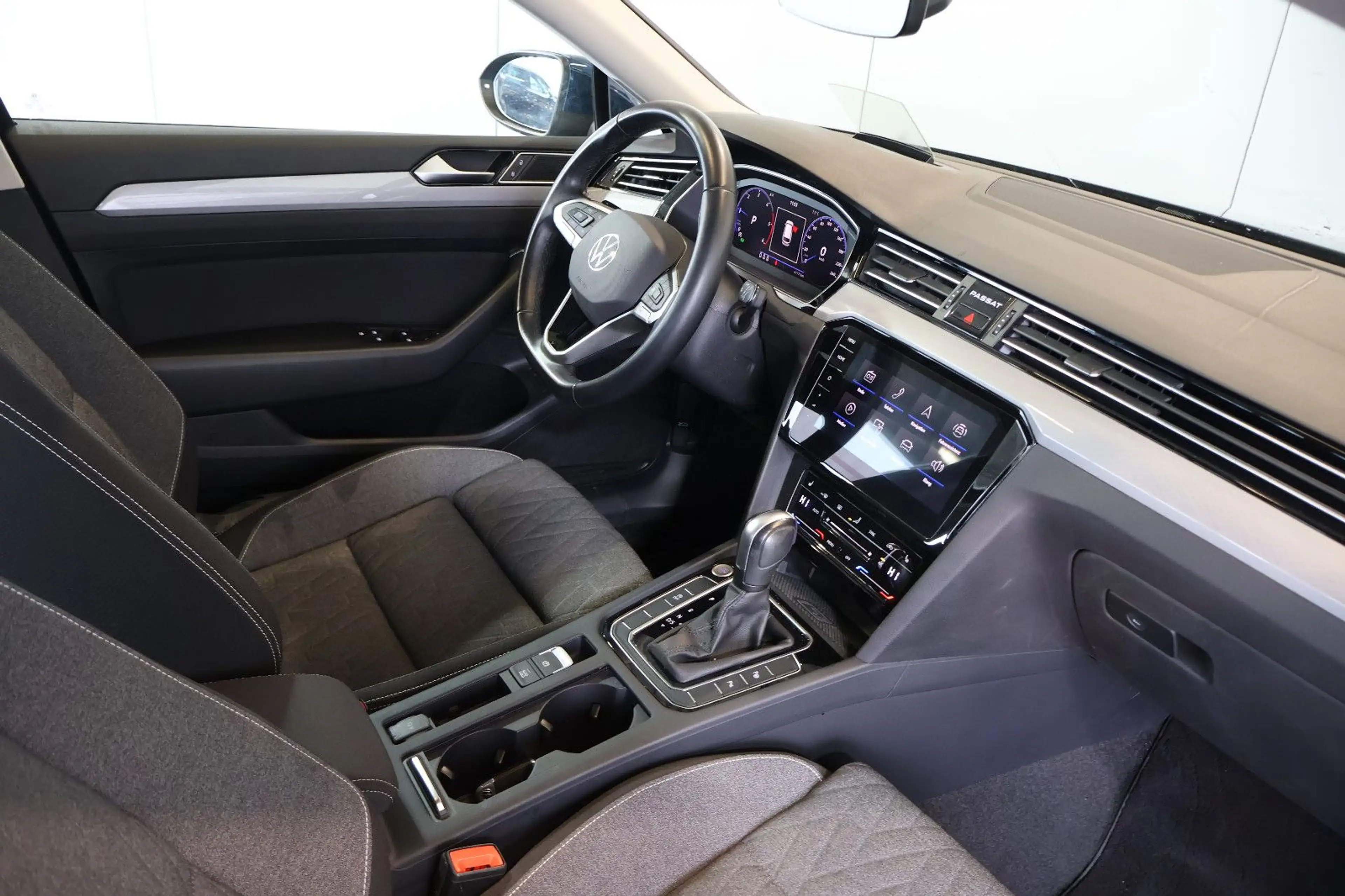 Volkswagen Passat Variant Passat 2.0 TDI Business HUD+AID+MATRIX+PANO+AHK — photo 15