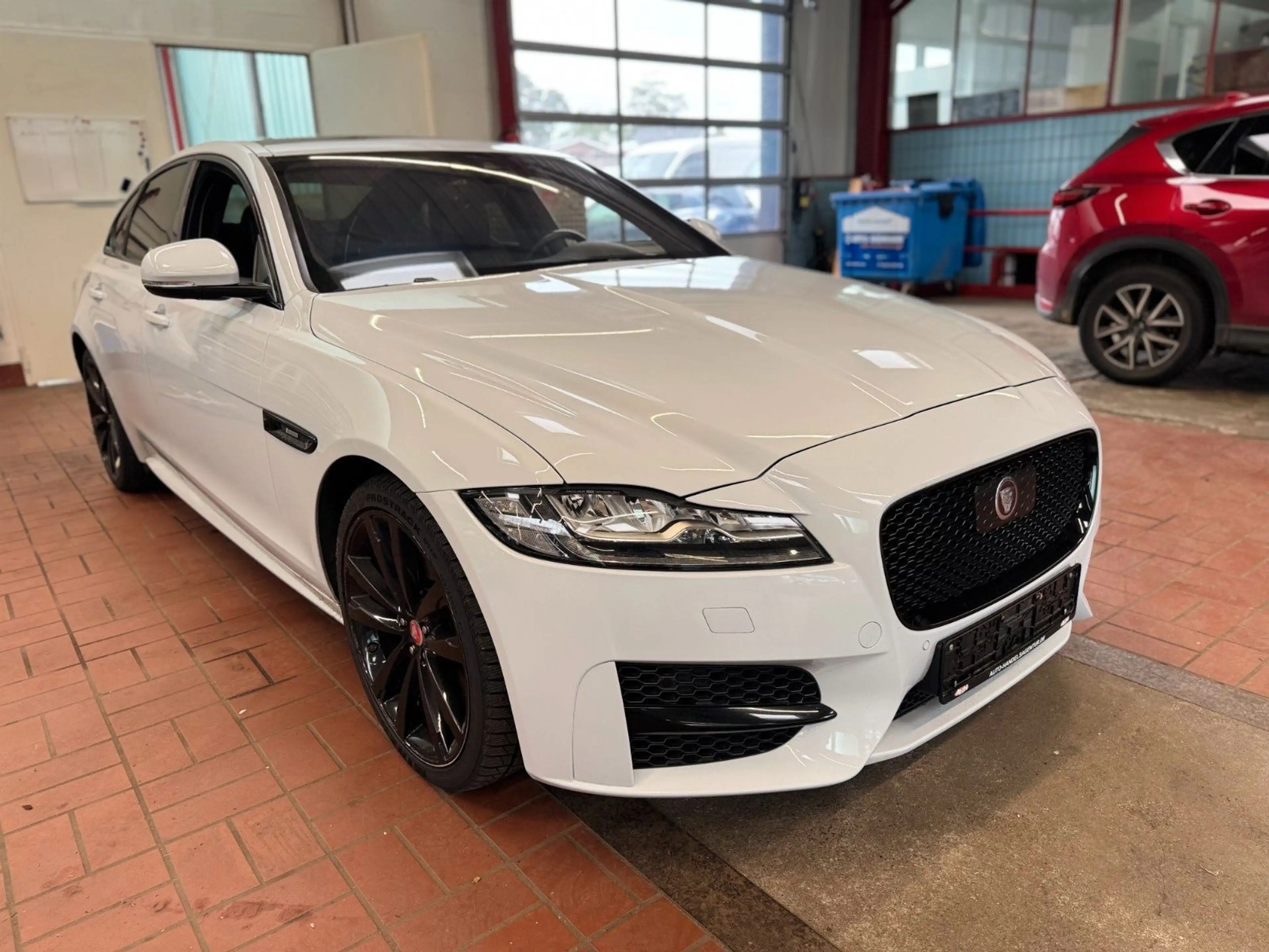 Jaguar XF 30d 300PS R-Sport Automatik