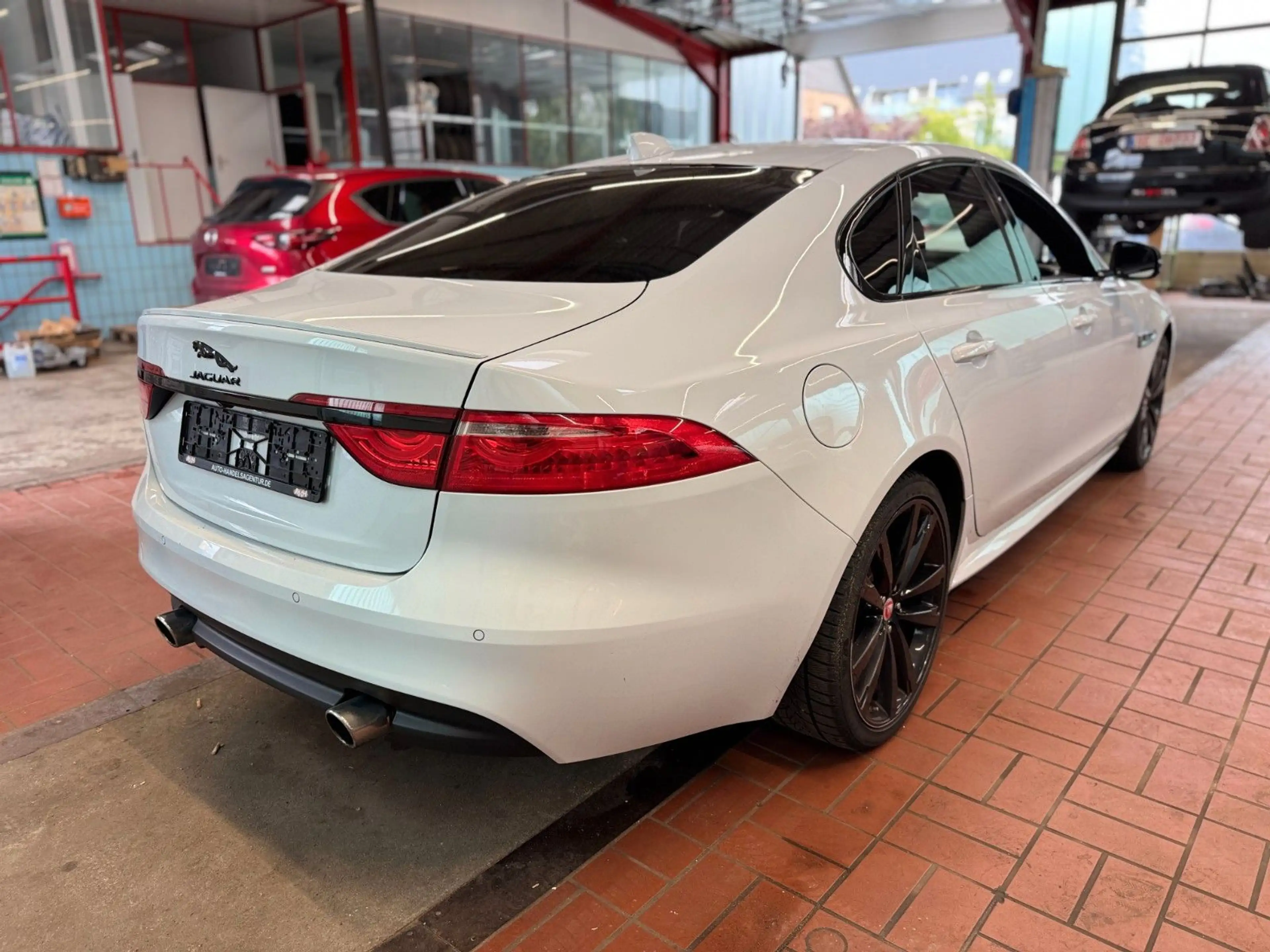 Jaguar XF 30d 300PS R-Sport Automatik — photo 6