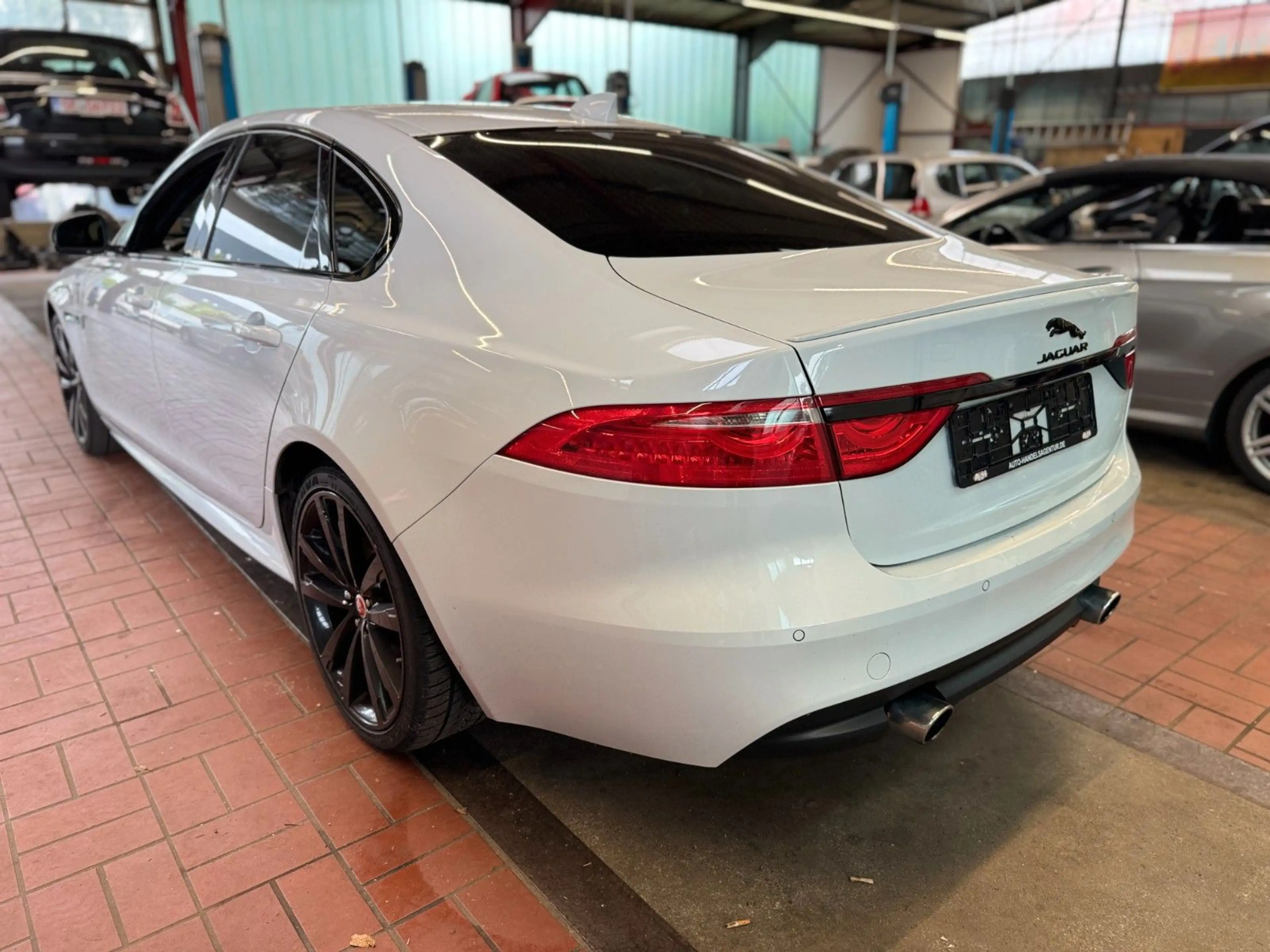 Jaguar XF 30d 300PS R-Sport Automatik — photo 4