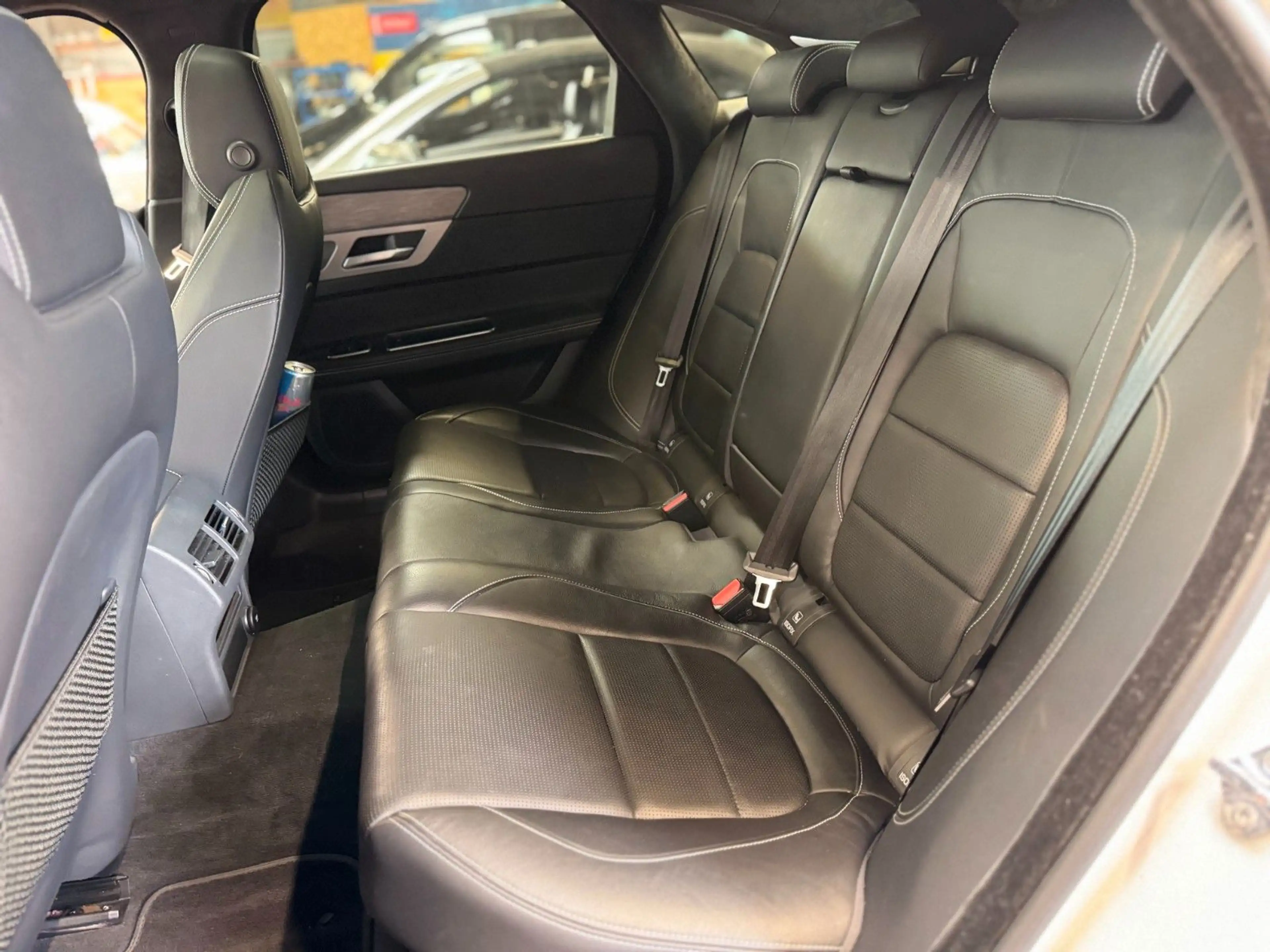 Jaguar XF 30d 300PS R-Sport Automatik — photo 9