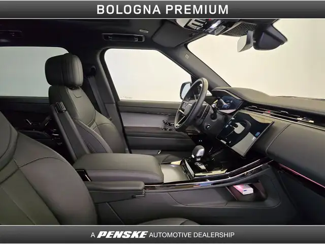Land Rover Range Rover Sport view 3