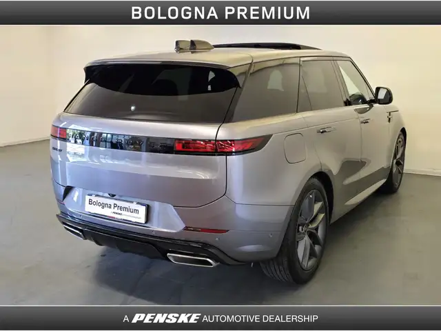 Land Rover Range Rover Sport view 2