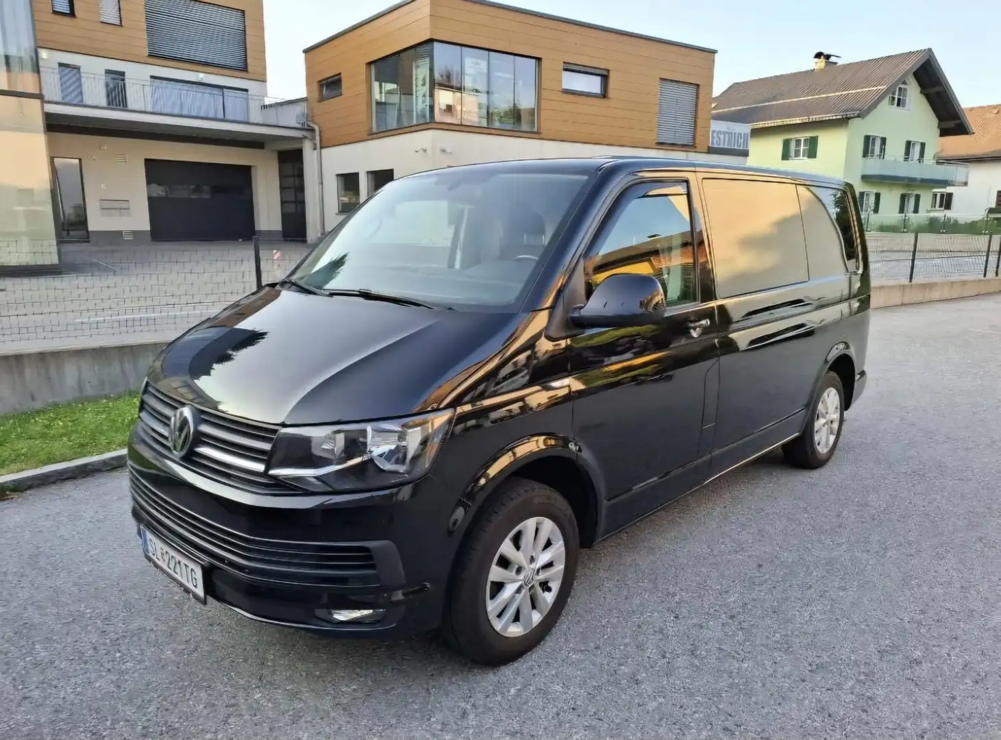 Volkswagen T6 Transporter 2.0 TDI - 1