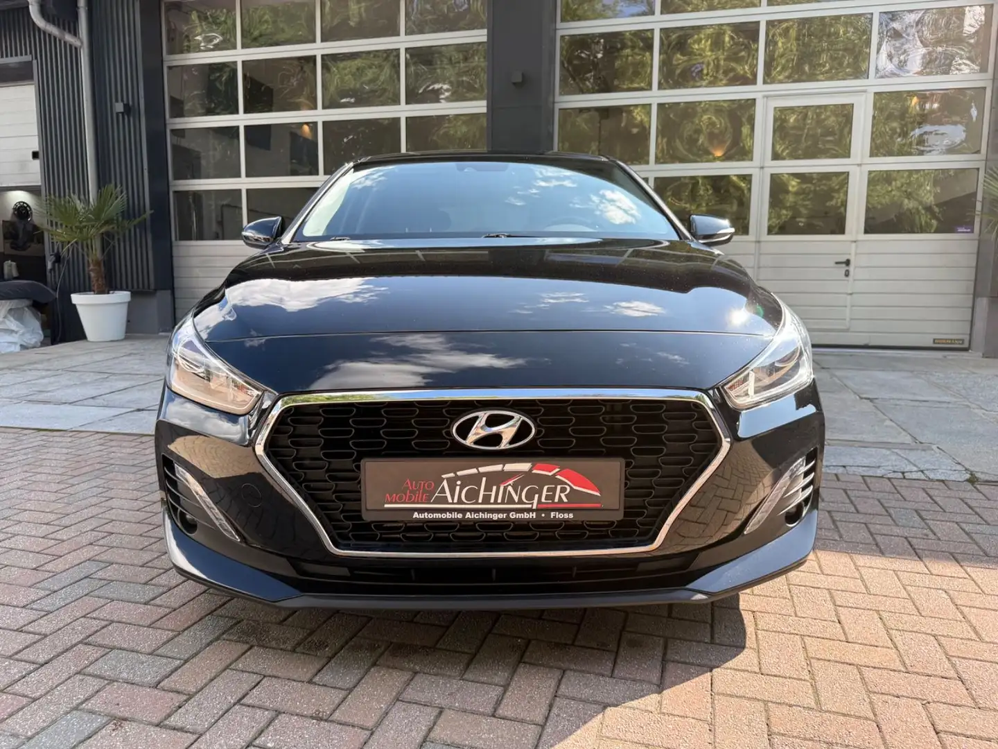 Hyundai i30 Select 2.Hand 8-Fach Klima Navigation Euro 6 Zwart - 2