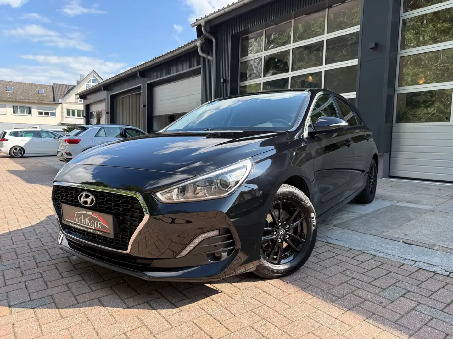 Hyundai i30 Select 2.Hand 8-Fach Klima Navigation Euro 6 Zwart - 1